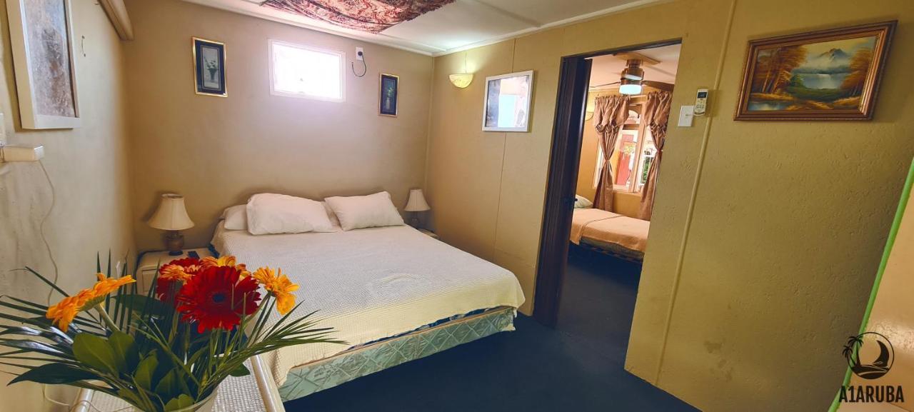 A1 Apartments Aruba Oranjestad Bagian luar foto