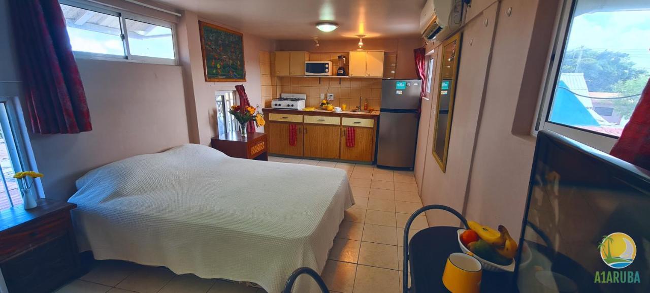 A1 Apartments Aruba Oranjestad Bagian luar foto