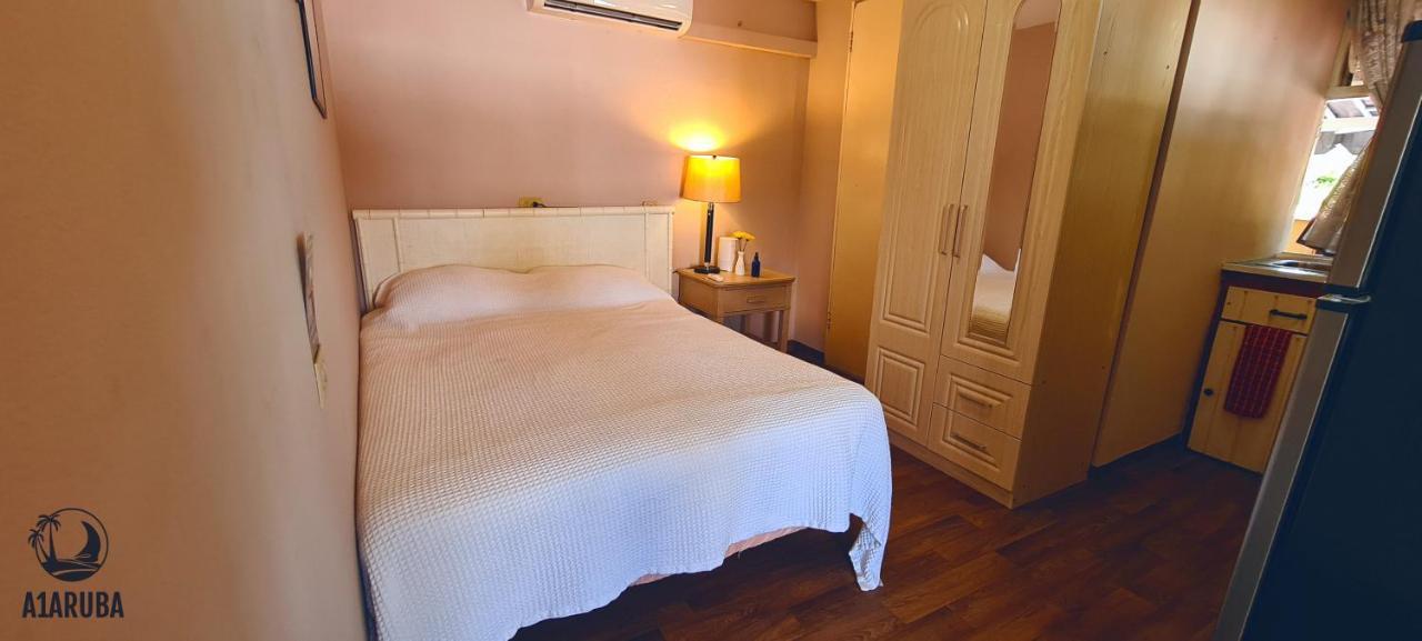 A1 Apartments Aruba Oranjestad Bagian luar foto