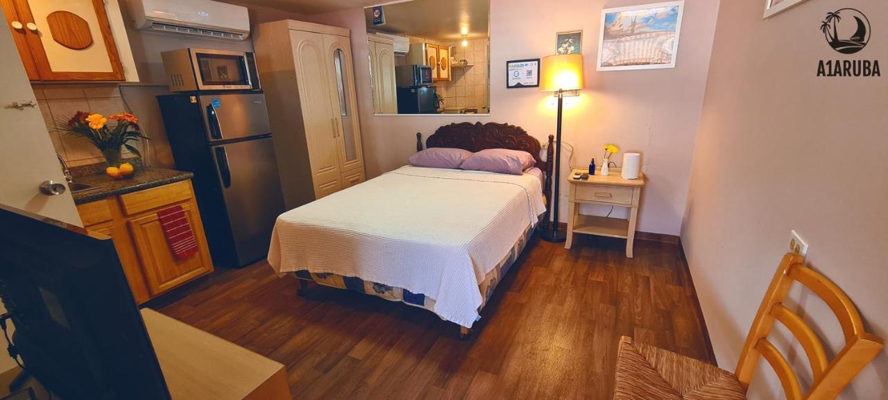 A1 Apartments Aruba Oranjestad Bagian luar foto