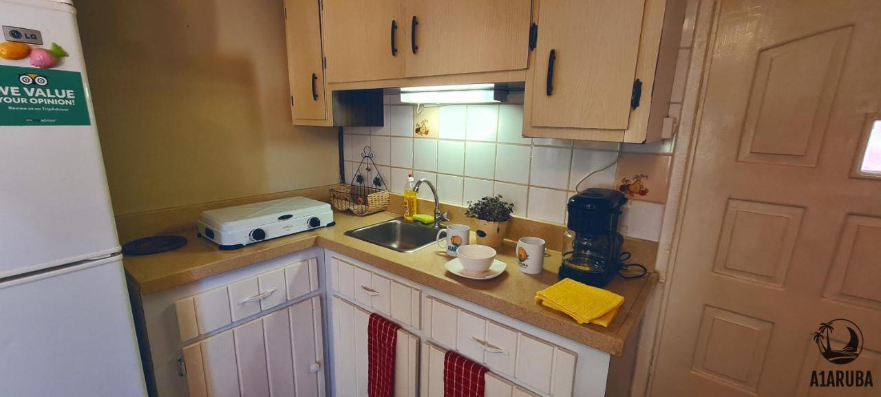 A1 Apartments Aruba Oranjestad Bagian luar foto