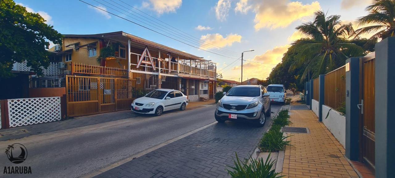 A1 Apartments Aruba Oranjestad Bagian luar foto