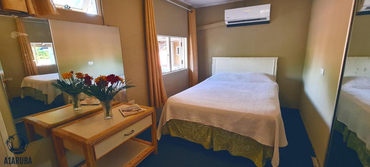 A1 Apartments Aruba Oranjestad Bagian luar foto
