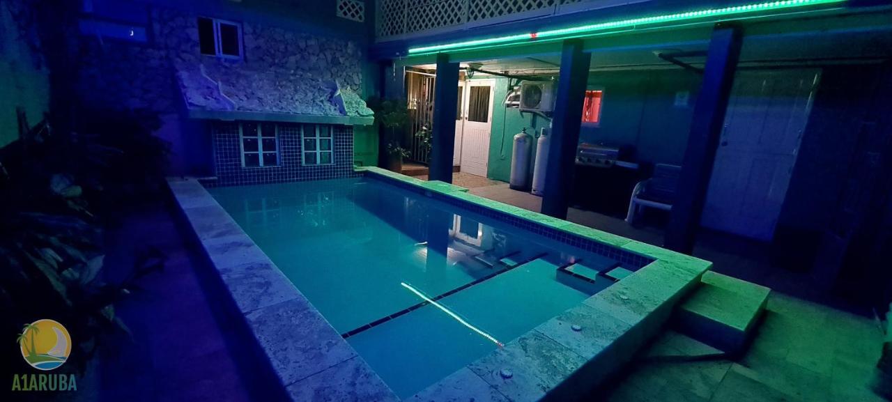 A1 Apartments Aruba Oranjestad Bagian luar foto