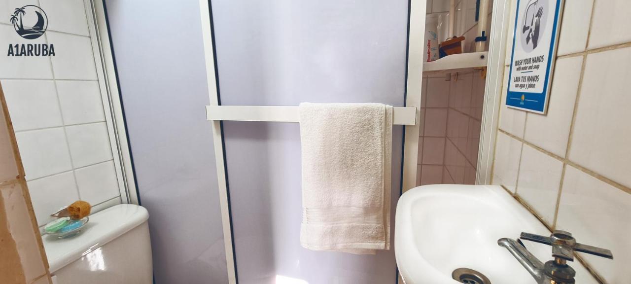 A1 Apartments Aruba Oranjestad Bagian luar foto