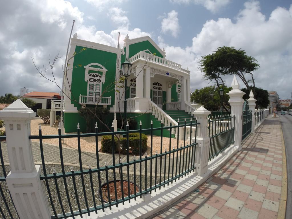 A1 Apartments Aruba Oranjestad Bagian luar foto