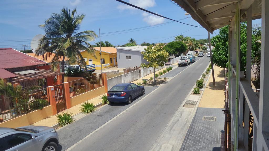 A1 Apartments Aruba Oranjestad Bagian luar foto
