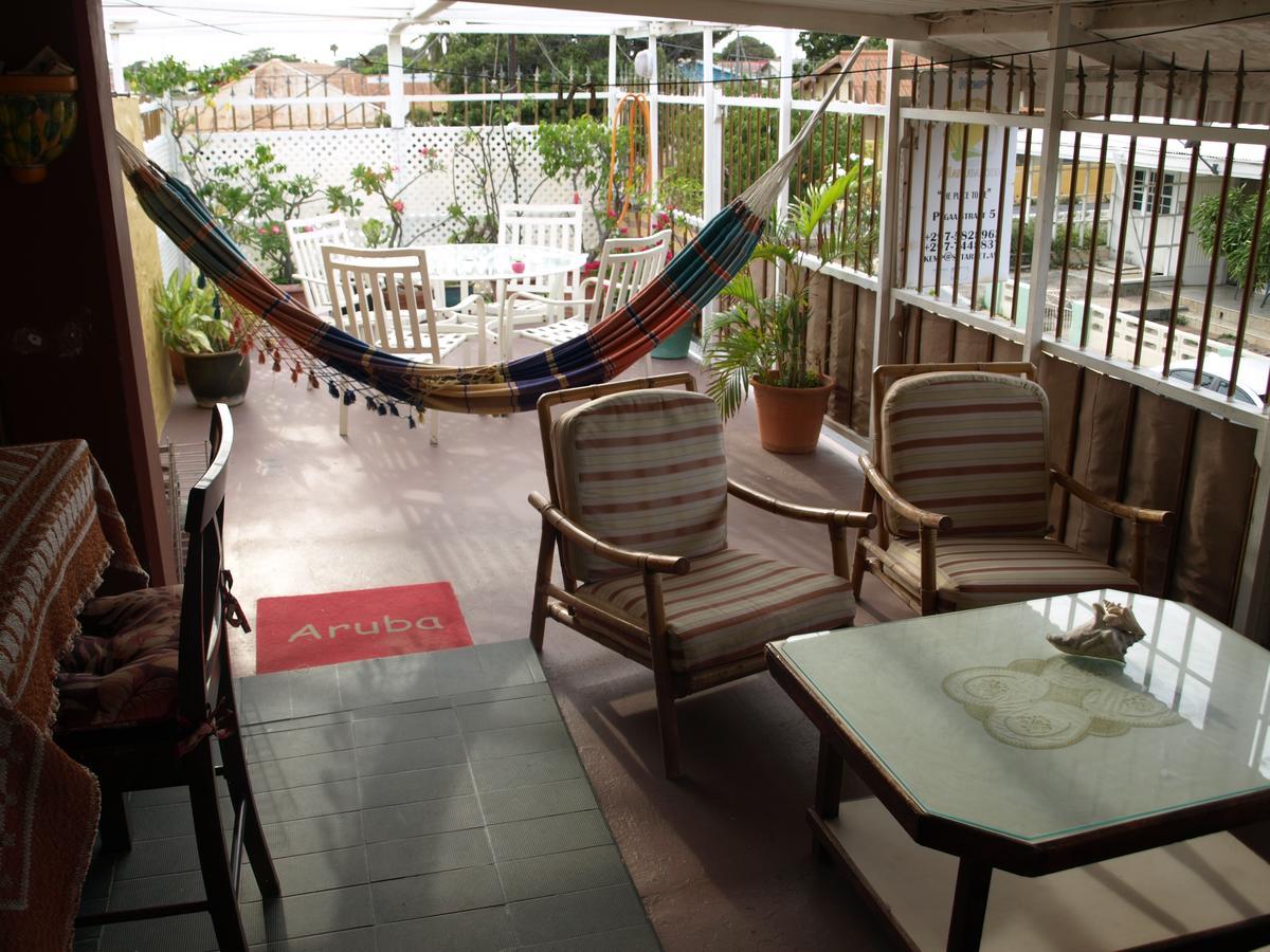 A1 Apartments Aruba Oranjestad Bagian luar foto